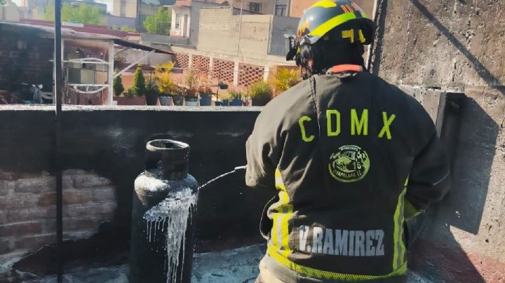 Explosión de un tanque de gas destruye fachada de un edificio en la Cuauhtémoc