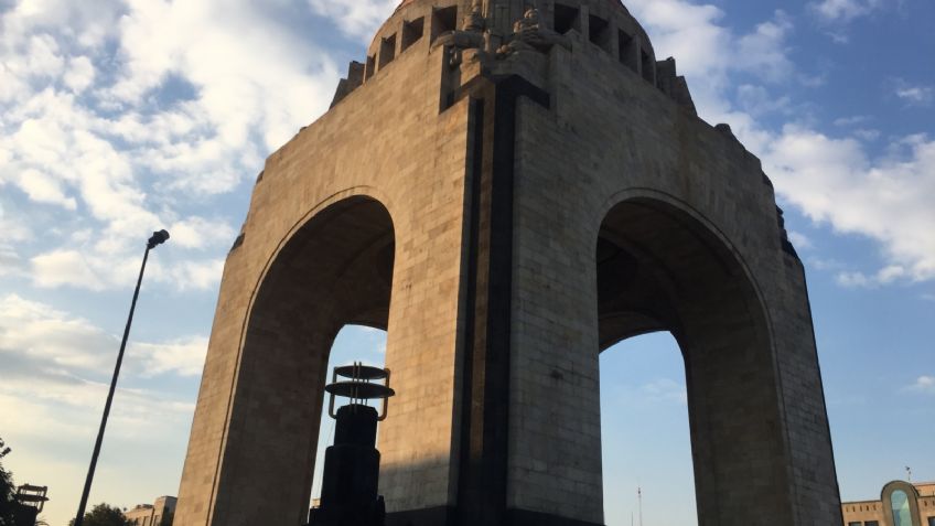 Hoy No Circula 4 de enero 2023: Terminación de placas que 'descansa' en CDMX y Edomex