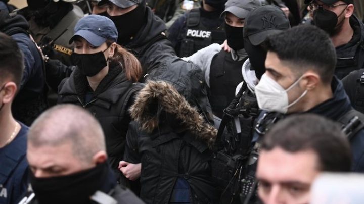 Roula es la principal sospechosa de matar a sus 3 hijas; autoridades inician juicio en su contra