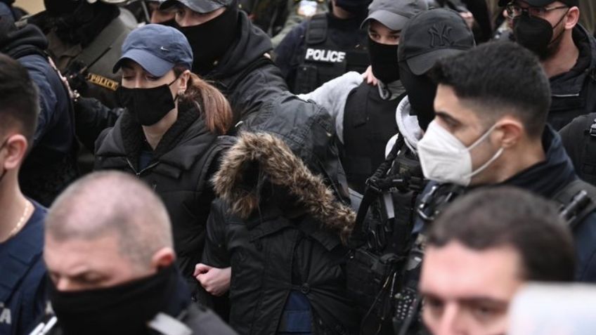 Roula es la principal sospechosa de matar a sus 3 hijas; autoridades inician juicio en su contra