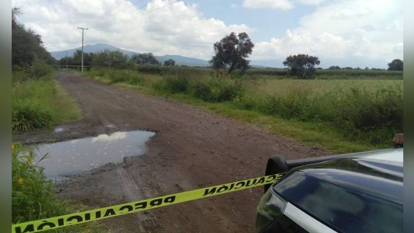 Desconocidos dejan a la orilla de una brecha el cadáver de un hombre en Guanajuato