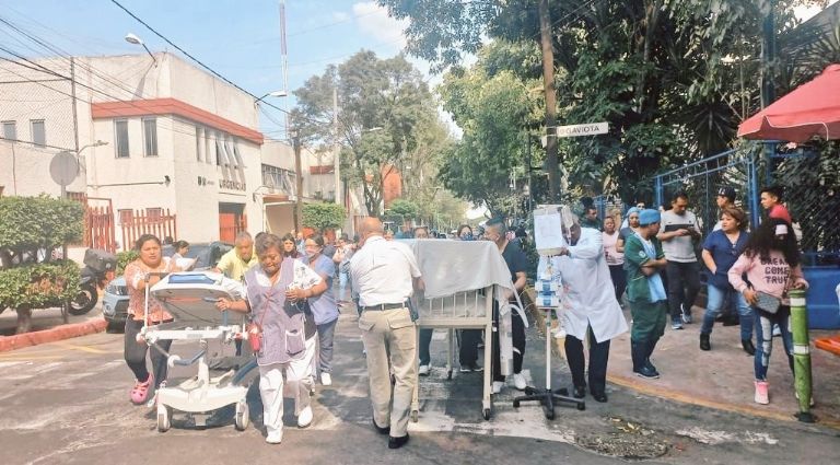Fuga de agua en el hospital Pediátrico de Tacubaya