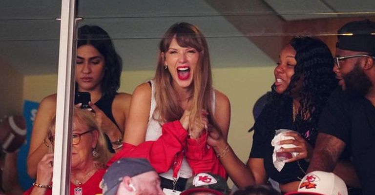 Taylor Swift asiste a partido de Travis Kelce