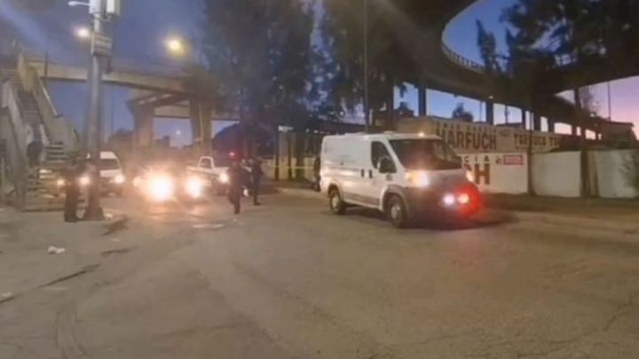 Imágenes fuertes: Motociclista muere tras caer desde puente vehicular en la CDMX