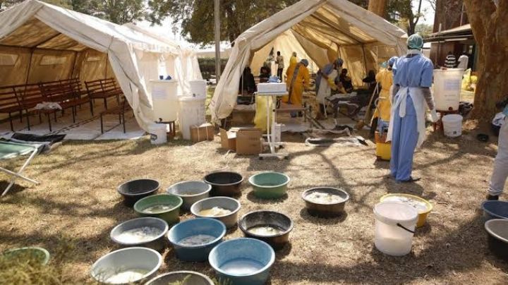 Zimbabue prohíbe las grandes reuniones a medida que crece sin medida el brote de cólera