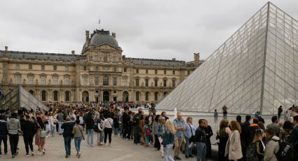 El museo del Louvre en París es evacuado y cerrado por miedo a sufrir un atentado terrorista