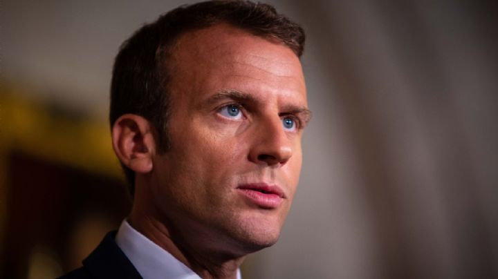 Presidente de Francia busca extraditar a inmigrantes con vínculos extremistas después del asesinato de un profesor