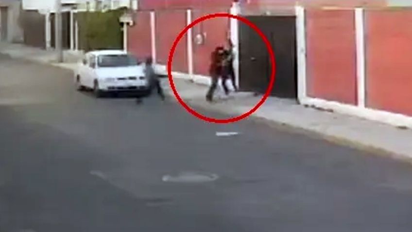 FUERTE VIDEO: Estudiante apuñala a su compañero por presunta discriminación en Puebla