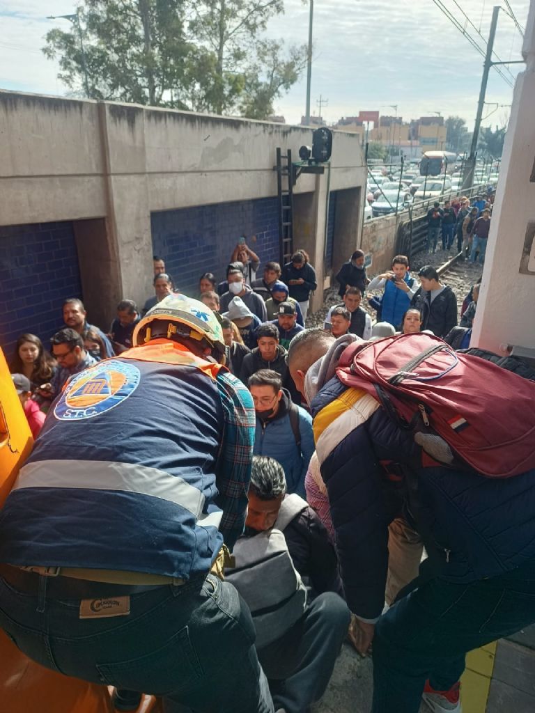 Desalojo de la Línea A del Metro en Pantitlán