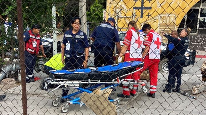 Hombre cae a registro de 20 metros de la CEA Guaymas; es rescatado tras varias horas 