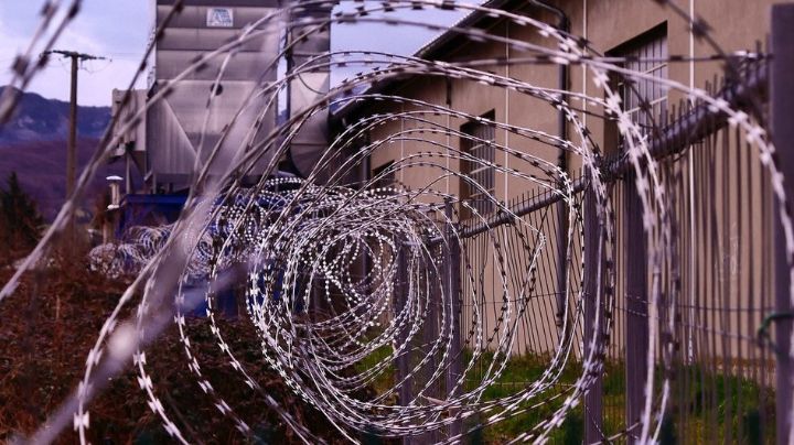 Hasta 7 años de cárcel para 2 periodistas por revelar muerte de mujer que no usó velo en Irán