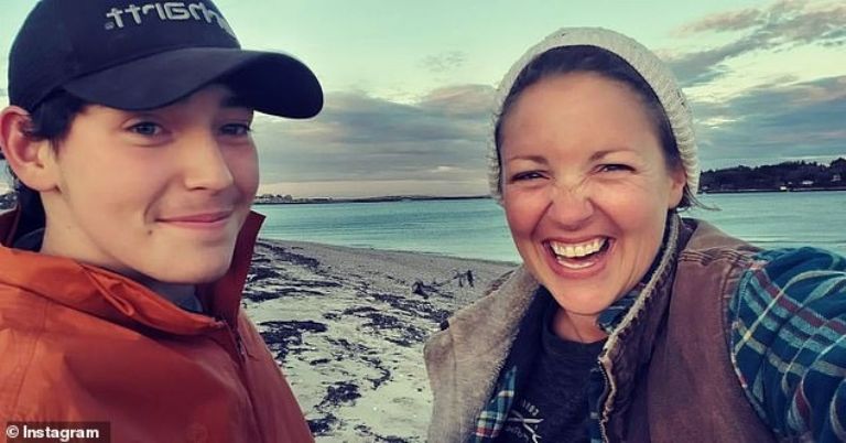 Hijo y exesposa de Robert Card