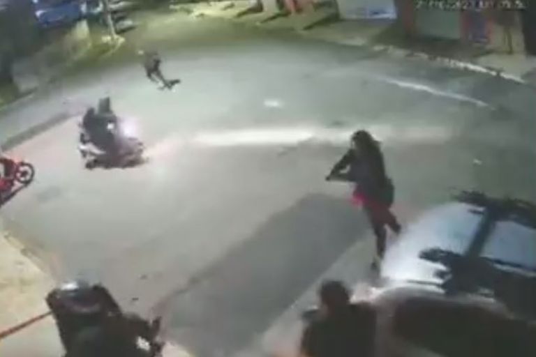 Brasil: Mujer policía defiende a su esposo en asalto