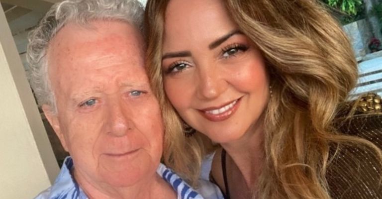 Andrea Legarreta reaparece junto a su padre tras quedar atrapado en Acapulco