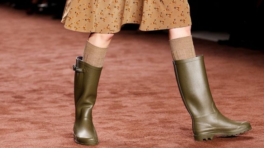 Usa botas de goma en tu día a día; sigue estos tips para combinarlas sin cometer errores de moda