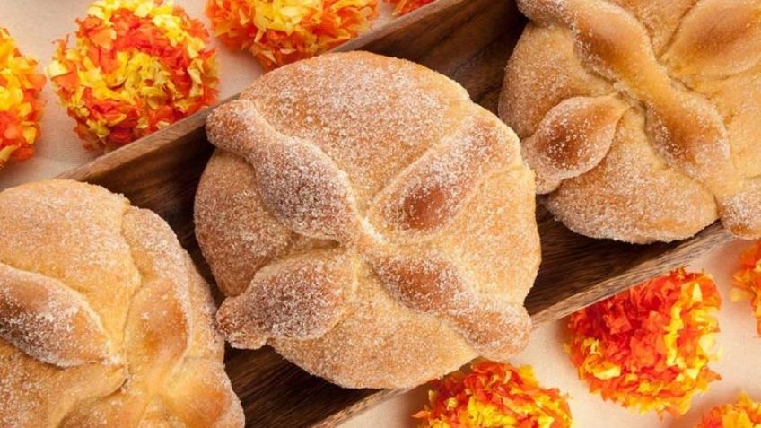 Receta fácil para preparar pan de muerto; acompaña este postre con un café o ponlo en tu ofrenda
