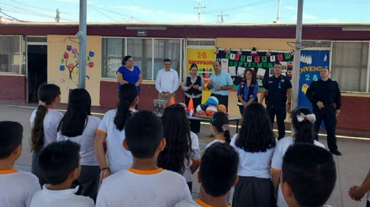 Enmedio de violencia, escuelas de Guaymas reciben material para impulsar el deporte