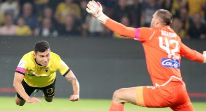 VIDEO: Orbelín Pineda marca golazo de 'palomita' en el triunfo del AEK sobre PAOK