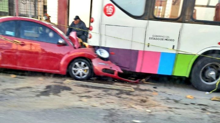 Caos en la López Portillo tras fatal accidente; conductor muere al chocar con el Mexibús