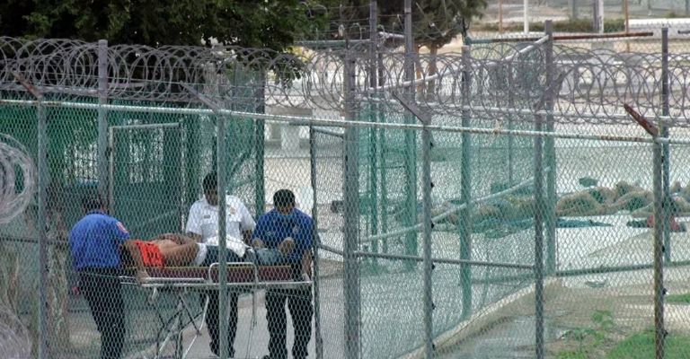 Dos reos mueren y dos son heridos en pelea dentro de la cárcel