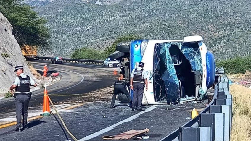 16 migrantes de Venezuela y Haití mueren en accidente carretero en Oaxaca; 3 son niños