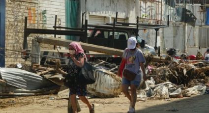 Mujer en Acapulco logra rescatar el cadáver de su hija sepultada en los escombros tras Otis