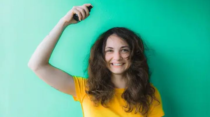 Aleja el 'frizz' de tu cabello: 7 cosas que puedes hacer para tener un cabello menos esponjado