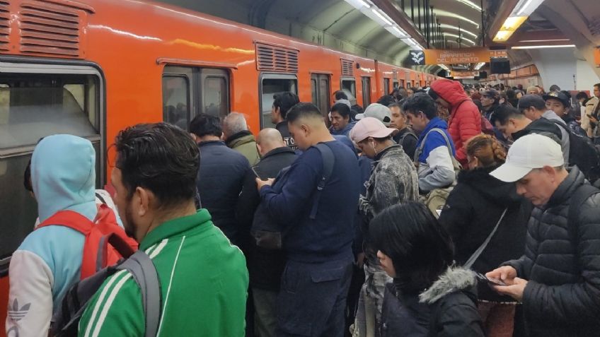 Colapsa la Línea 2 del Metro de la CDMX, usuarios reportan retrasos de hasta 20 minutos