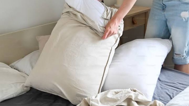 ¿Con qué frecuencia debes cambiar la funda de tu almohada? Al no hacerlo pueden brotarte granitos