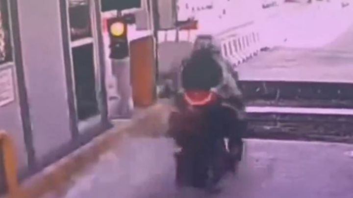 VIDEO: Así quedaron los motociclistas accidentados en la Caseta de Tlalpan, en CDMX