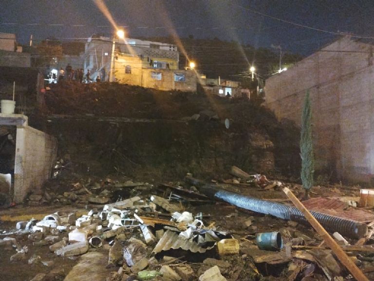 Desplome de tanque de agua en Chimalhuacán