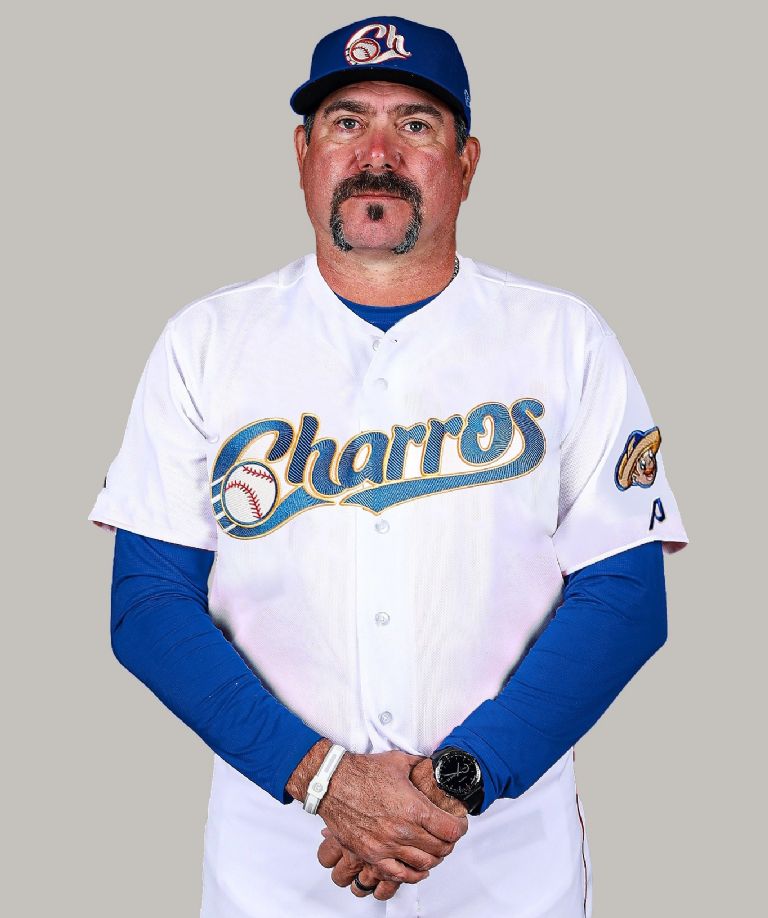 Gil llega a los Charros