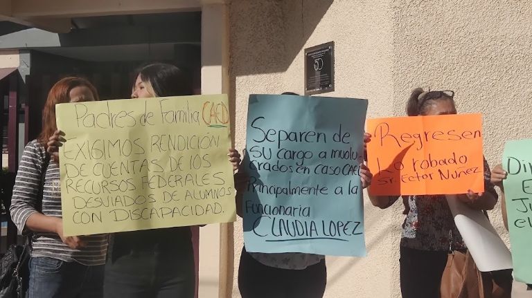 Protestan por retiro de becas en CBTis 37 de Cajeme. Foto: Cortesía