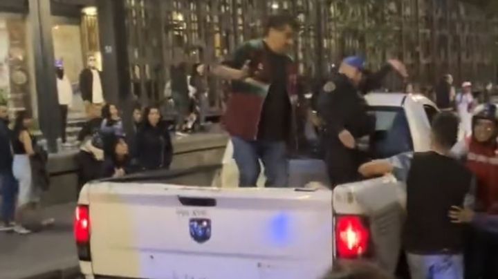 Abuso policial en CDMX: Policías tiran elotes a vendedor y en el Centro Histórico