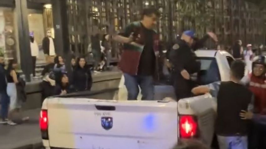 Abuso policial en CDMX: Policías tiran elotes a vendedor y en el Centro Histórico