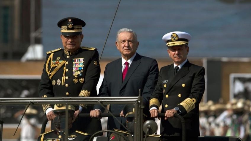 Presupuesto 2024: Gobierno de AMLO 'baña de oro' a la Sedena y 'pega' a los autónomos