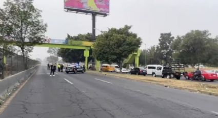 Una mujer se arroja desde puente peatonal en Avenida Central generando un fuerte caos vial