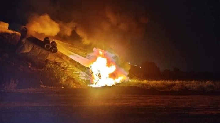 Camión cae de puente vehicular en Arco Norte, explota y se incendia; no hay lesionados