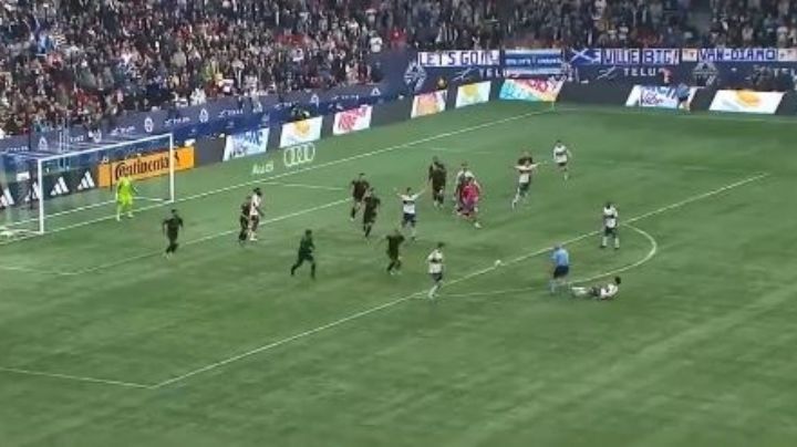 VIDEO: Árbitro de la MLS inicia contragolpe y jugada termina mal por no saber las reglas