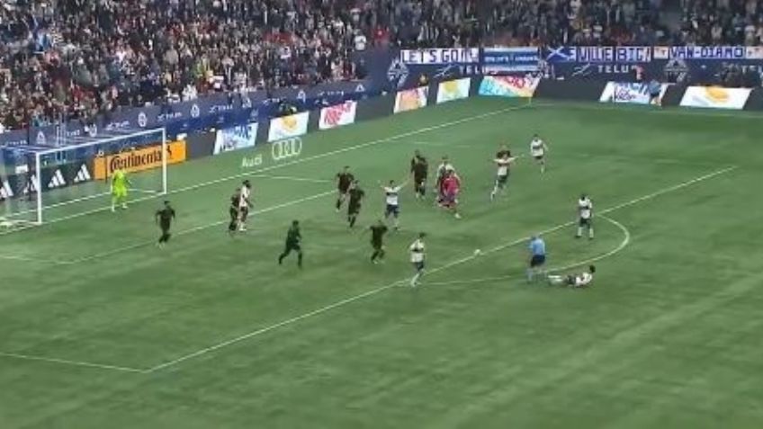 VIDEO: Árbitro de la MLS inicia contragolpe y jugada termina mal por no saber las reglas