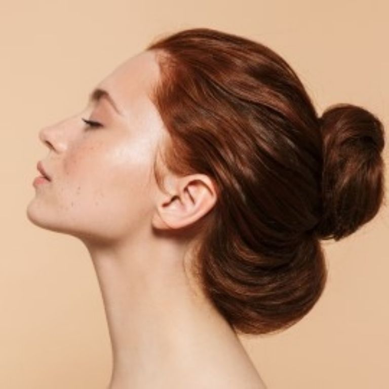 Integra la maicena en tu rutina capilar para evitar el exceso de grasa en el cabello