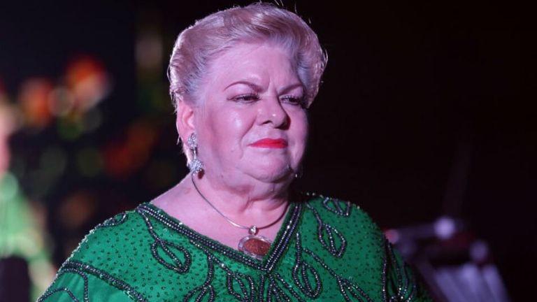 Reportan hospitalizada a Paquita la del Barrio y aseguran que está grave