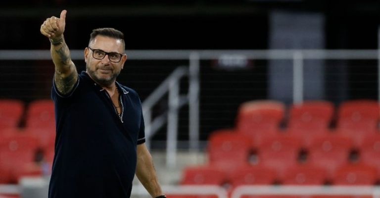 Antonio Mohamed rompe el silencio por jugada polémica en el Chivas vs Pumas