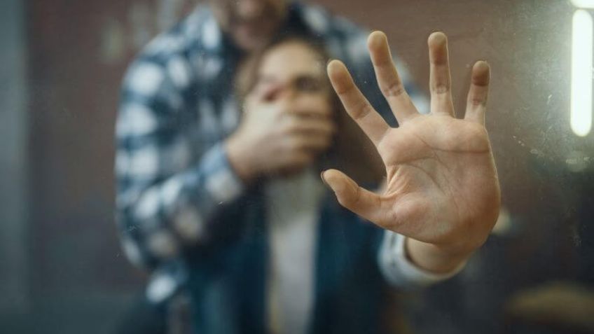 "Traeré amigos y te mataré": Alumno amenaza a profesor por haberle quitado el móvil