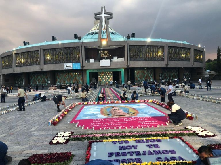 Peregrinos se reúnen en la Basílica de Guadalupe para venerar a la Virgen. Foto: Internet/Ilustrativa