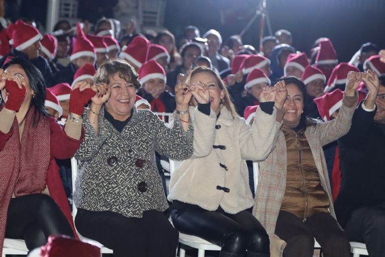 Delfina Gómez enciende Árbol de Navidad