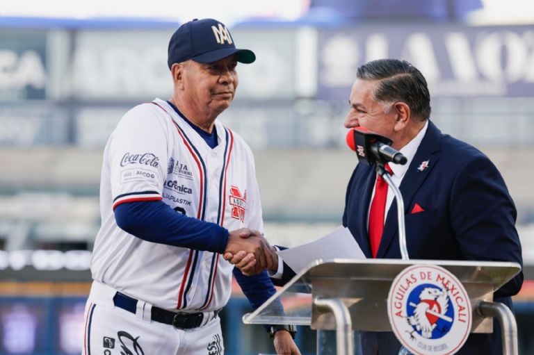 Águilas de Mexicali inmortaliza el número 58 de Vicente Palacios en emotiva ceremonia