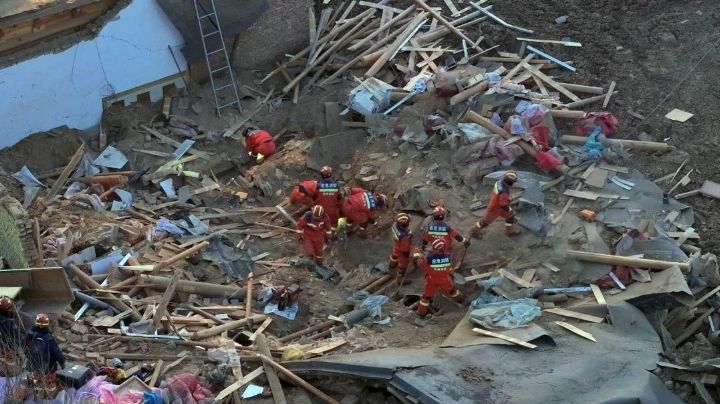 Terremoto en China: Ya son 127 muertos y 734 heridos; países envían condolencias