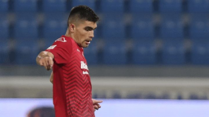 Johan Vásquez sale lesionado del empate del Genoa ante el Empoli en la Serie A