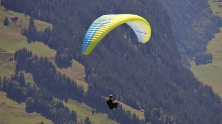 Turista canadiense fallece al desplomarse su parapente cerca de Valle de Bravo, en Edomex